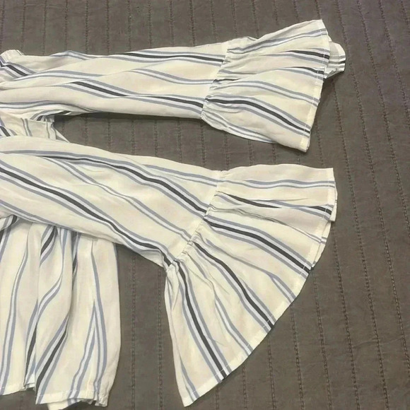 Cute light & airy off shoulder top - Picture 6 of 7